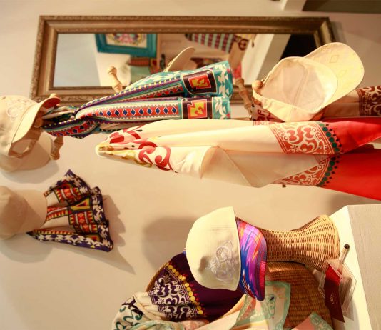 ‘เศรษฐินี’ กับชุดปะชุน ‘เศรษฐินี’ กับชุดปะชุน | Creative Econ เว็บไซต์เศรษฐกิจสร้างสรรค์