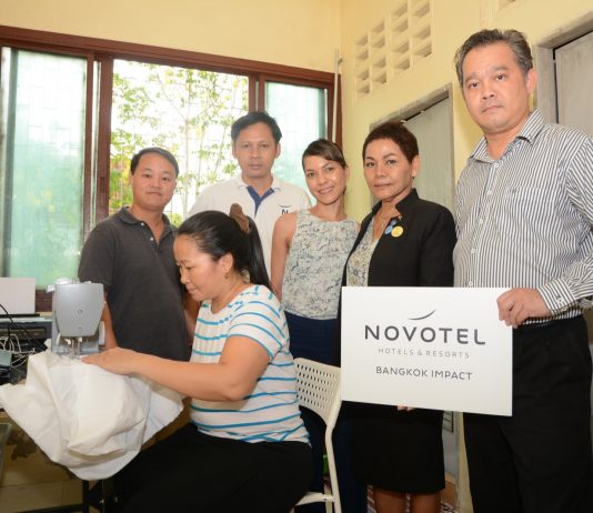 เปลี่ยน ‘ผ้าปูที่นอน’ เป็นรายได้ ‘ผู้ลี้ภัย’