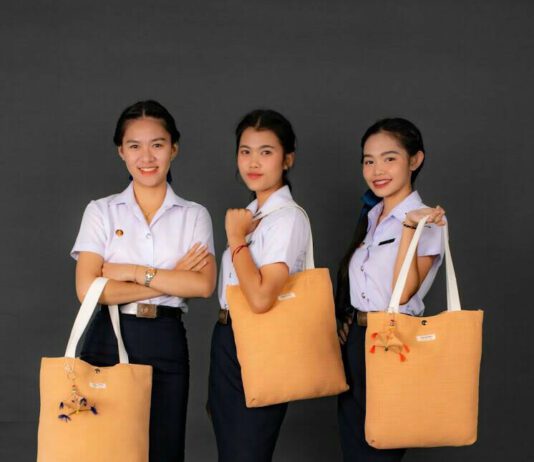 จัดว่าเด็ด!นศ.อาชีวะเชียงใหม่ชวนคนไทย หันมาใช้กระเป๋าผ้าลดโลกร้อนที่ผลิตจากธรรมชาติ