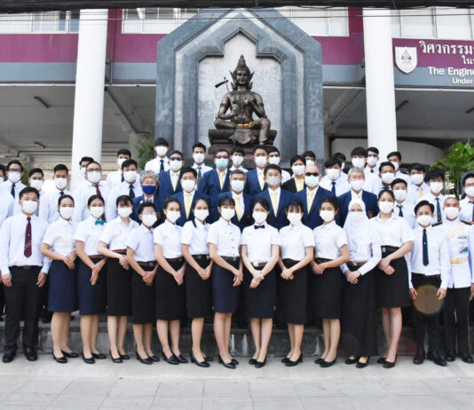 ในหลวง ร.10 โปรดเกล้าฯ ให้เยาวชนรับพระราชทานเหรียญรางวัลเรียนดี ปี 2563