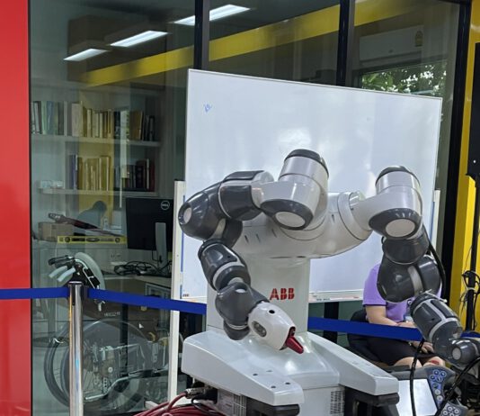 UVC Moving CoBot หุ่นยนต์ 5G ฆ่าไวรัส