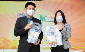 กรุงไทย–แอกซ่า ประกันชีวิต มอบถุงยังชีพให้กับรายการเรื่องเล่าเช้านี้ เพื่อช่วยเหลือผู้ประสบภัยน้ำท่วม