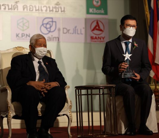 “ดร.สมโพชน์” รับรางวัลบุคคลคุณภาพแห่งปี 2021