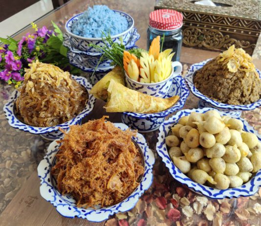 คลายร้อนด้วย “ข้าวแช่” by “คุณเก่งชวนชิม”