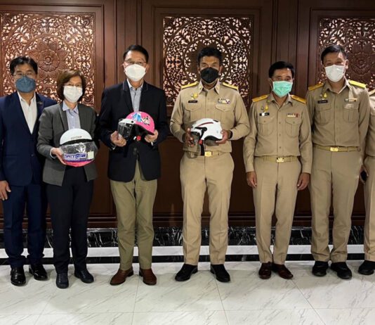 บ.กลางฯร่วมกับส.ประวินาศภัยและธุรกิจประกันภัย หนุนมอบหมวกนิรภัยสำหรับเด็กนักเรียน