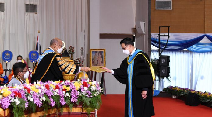 “สาระ ล่ำซำ” รับปริญญา “ดุษฎีบัณฑิตกิตติมศักดิ์” สาขาวิชาการเงิน จากมหาวิทยาลัยหอการค้าไทย