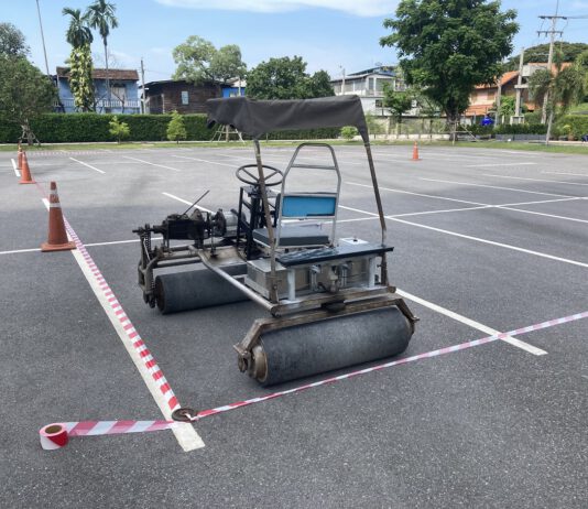 “หุ่นยนต์ปรับหน้าดินนาเกลือไร้คนขับ” ผลงานนวัตกรรม นศ.ป.โท ฟีโบ้ มจธ.