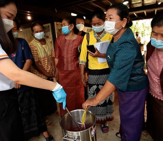 ผงสีย้อมผ้า หลากสีสันจากแก่นฝาง