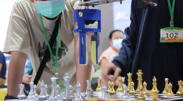 นศ.ฟีโบ้ สร้าง “Chess Robot” หุ่นยนต์เล่นหมากรุกสากล