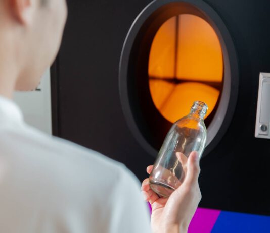 ซัสเทนเทค เปิดตัวตู้หยอดรับทรัพย์ รับคืนบรรจุภัณฑ์เครื่องแรกในไทย