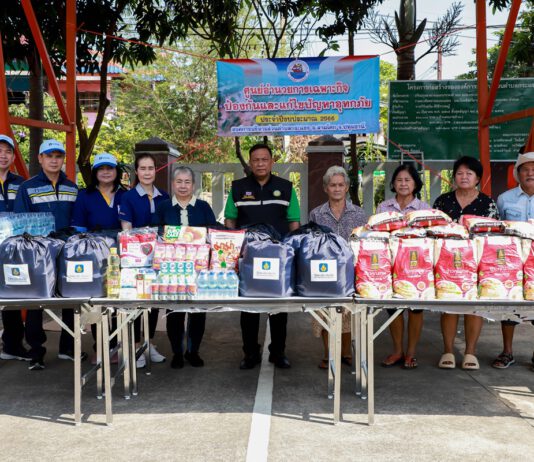 วิริยะประกันภัย มอบถุงยังชีพบรรเทาทุกข์ผู้ประสบภัยน้ำท่วม ในพื้นที่ ต.กระแชง อ.สามโคก จ.ปทุมธานี