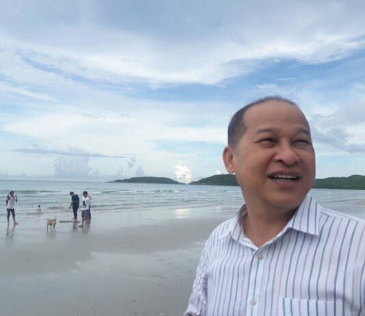 สาคร โพธิ์คำ ปลัด อบต.ไฟแรง พาเที่ยว “แสมสาร”