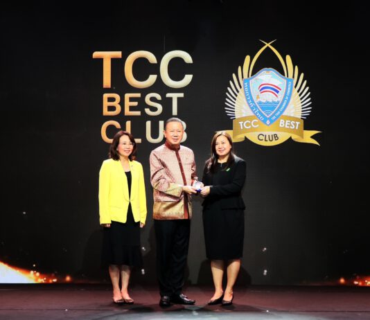 กรุงเทพประกันภัยรับเข็มกลัดเชิดชูเกียรติร่วมชมรมจรรยาบรรณ หอการค้าไทย