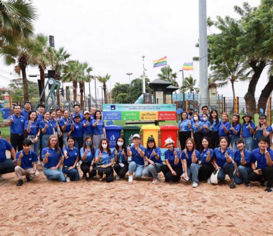 กรุงไทย–แอกซ่า ประกันชีวิต มอบถังคัดแยกขยะขนาดใหญ่ ภายใต้กิจกรรม “Save Me, Free Waste” ให้แก่ สำนักทรัพยากรธรรมชาติและสิ่งแวดล้อม เมืองพัทยา