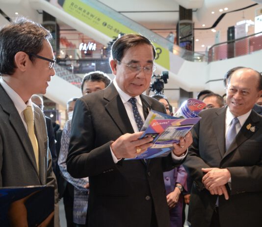 นายกรัฐมนตรีเยี่ยมชมบูธ BAM ในงาน DRIVES FOR CHANGING THAILAND
