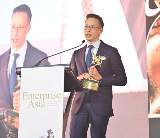 สาระ ล่ำซำ สุดยอดผู้นำองค์กร คว้ารางวัล “Master Entrepreneur Award”