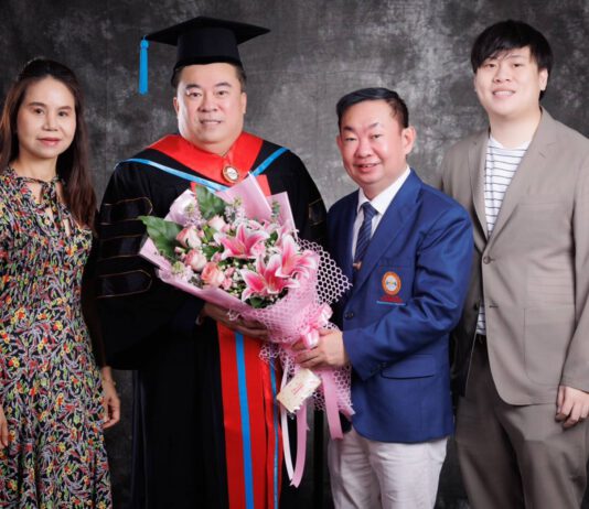 ร่วมยินดี CEO ไรเดอร์ อินชัวรันส์ โบรกเกอร์ รับปริญญาบริหารธุรกิจดุษฎีบัณฑิต