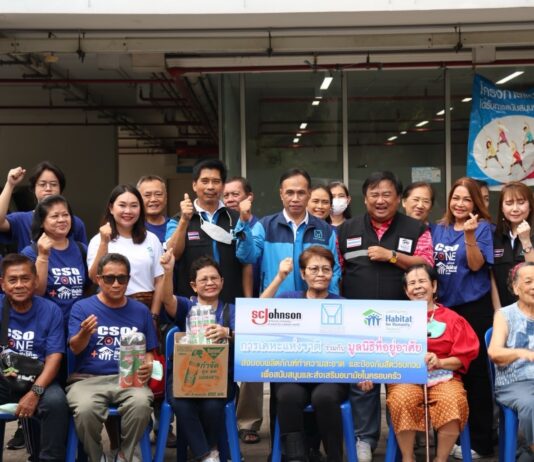 การเคหะแห่งชาติและมูลนิธิที่อยู่อาศัยฯ ส่งมอบผลิตภัณฑ์สุขอนามัยและแฟมิลี่การ์ดให้กับผู้อยู่อาศัยในชุมชนดินแดง