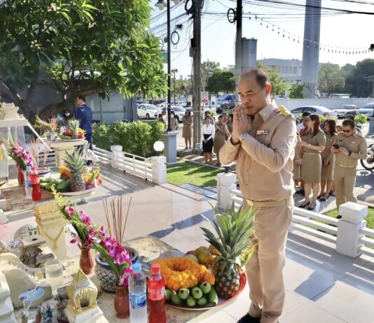 ผอ.องค์การตลาด สักการะสิ่งศักดิ์สิทธิ์ประจำหน่วยงานเนื่องในโอกาสเข้ารับตำแหน่งใหม่