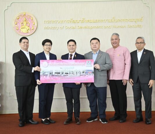 พม. รับมอบสีทาอาคารจาก “เบเยอร์” มูลค่ากว่า 2 ล้าน แต่งบ้านเติมฝันให้เคหะชุมชนดินแดง 3
