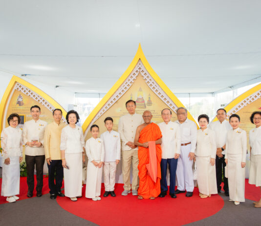 กลุ่มบีเจซี บิ๊กซี ได้รับเกียรติเป็นเจ้าภาพในงานพิธีเจริญพระพุทธมนต์เฉลิมพระเกียรติ พระบาทสมเด็จพระเจ้าอยู่หัว เนื่องในโอกาสพระราชพิธีมหามงคลเฉลิมพระชนมพรรษา 6 รอบ ณ มณฑลพิธีท้องสนามหลวง