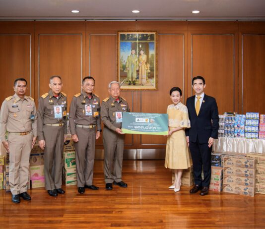 บิ๊กซี ส่งมอบนมยูเอชทีกว่า ๑ แสนกล่องจากโครงการ “วันดื่มนมโลก @ Big C ปีที่ ๙” ให้กับโรงเรียนในโครงการกองทุนการศึกษา ๑๔๓ แห่ง
