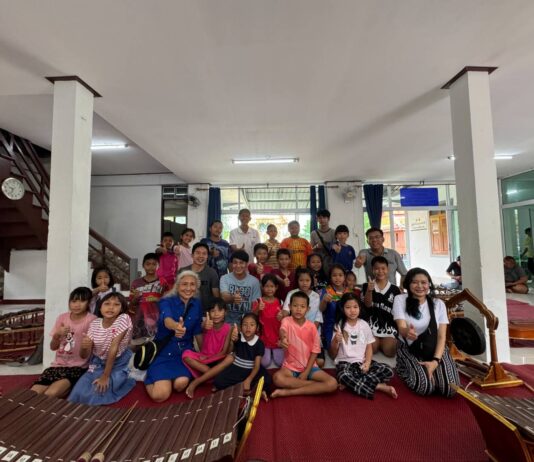 เยี่ยมชมและให้กำลังใจ ชมรมศรีสัชนาลัย อนุรักษ์ดนตรีไทย วัดหาดเสี้ยว จ.สุโขทัย