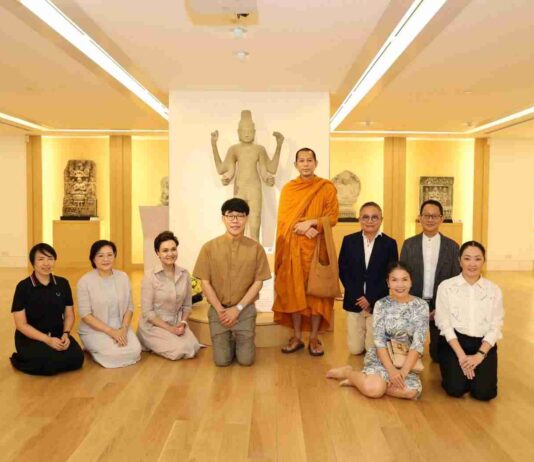 กรุงเทพประกันภัยกราบอาราธนาพระวิเทศวัชราจารย์สาธยายธรรม วิถีธรรม วิถีแห่งการดำเนินชีวิต และเยี่ยมชมพิพิธภัณฑ์กรุงเทพประกันภัย