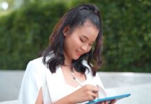 LEARN to EARN ชีวิต “รอด” ได้ต้องเรียนรู้ที่จะปรับตัว “เพ็ญนภา สิงห์สนั่น” นักแต่งภาพร้านค้าออนไลน์ผู้พัฒนาทุกทักษะ เพื่อพร้อมปรับตัวให้ทันกับทุกการเปลี่ยนแปลง