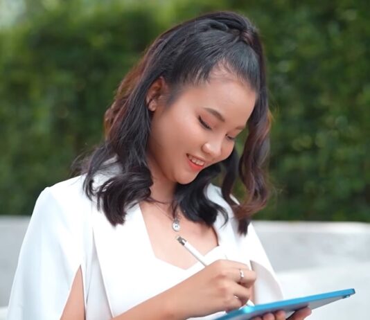 LEARN to EARN ชีวิต “รอด” ได้ต้องเรียนรู้ที่จะปรับตัว “เพ็ญนภา สิงห์สนั่น” นักแต่งภาพร้านค้าออนไลน์ผู้พัฒนาทุกทักษะ เพื่อพร้อมปรับตัวให้ทันกับทุกการเปลี่ยนแปลง