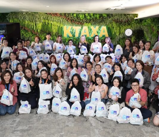 กรุงไทย–แอกซ่า ประกันชีวิต รวมพลังจิตอาสา ปันน้ำใจช่วยเหลือผู้ประสบภัยน้ำท่วม ร่วมบรรจุถุงยังชีพ จำนวน 1,000 ชุด และส่งมอบน้ำดื่ม จำนวน 2,000 ขวด