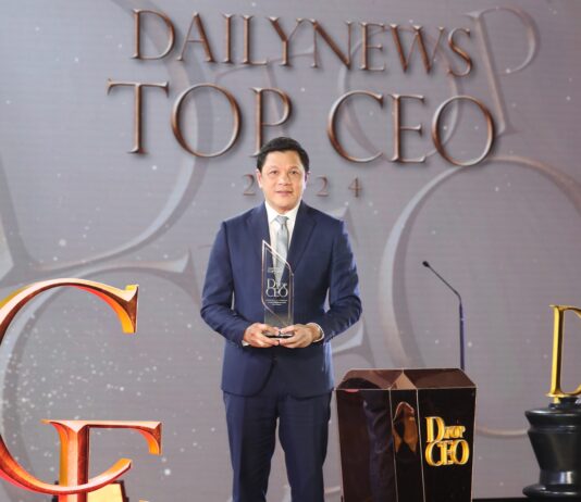 ผอ.ออมสิน รับรางวัล TOP CEO สาขาธุรกิจเพื่อสังคมแห่งปี 2024