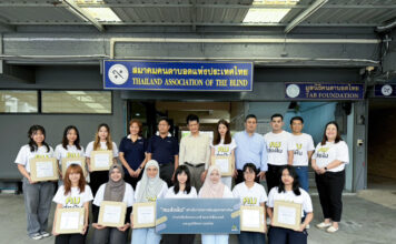 “คมสันต์ ลี” มอบหนังสือเสียงระบบเดซี่ และ หนังสือเบรลล์ “คมเขี้ยว Startup” แก่มูลนิธิคนตาบอดไทย