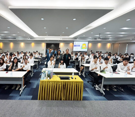 กองทุนประกันชีวิตบูรณาการร่วมกับคณะเศรษฐศาสตร์ มหาวิทยาลัยศรีนครินทรวิโรฒ (ประสานมิตร) จัดกิจกรรมประชาสัมพันธ์และบรรยายให้ความรู้แก่นิสิตคณะเศรษฐศาสตร์ ชั้นปีที่ 3