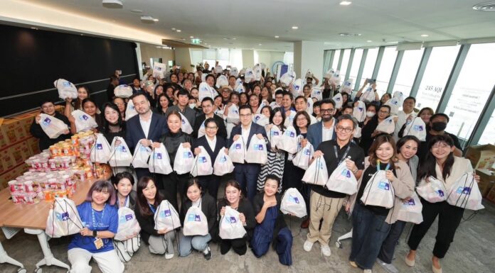 กรุงไทย-แอกซ่า ประกันชีวิต รวมพลังจิตอาสา ร่วมบรรจุถุงยังชีพ จำนวน 2,000 ถุง เพื่อส่งมอบช่วยเหลือผู้ประสบภัยน้ำท่วมในภาคใต้