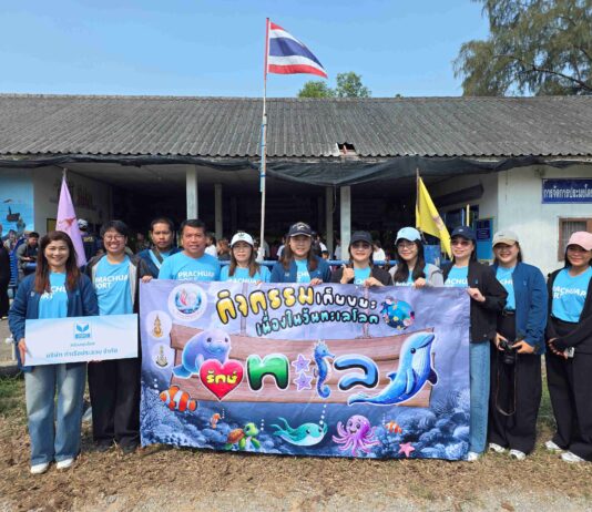 “ท่าเรือประจวบ-ทรภ.1 นำทีมชุมชนบ้านหนองเสม็ด เก็บขยะชายหาด