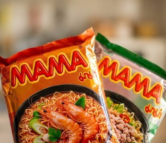 เงินในกระเป๋าเหลือเท่าไหร่ ดูได้ที่ซอง ‘มาม่า’? ย้อนเส้นทาง 50 ปี แบรนด์ที่กลายเป็น ‘กระจกเงา’ สะท้อนเศรษฐกิจไทย