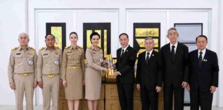 สมาคมวิเทศพาณิชย์ไทย-จีน มอบกระดาษทองย่น สนับสนุนการจัดสร้างพระเมรุมาศ ถวายเป็นพระราชกุศลแด่ สมเด็จพระนางเจ้าสิริกิติ์ พระบรมราชินีนาถ พระบรมราชชนนีพันปีหลวง