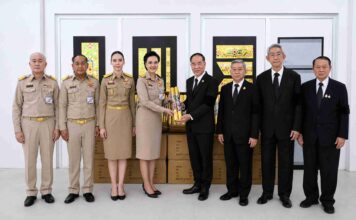 สมาคมวิเทศพาณิชย์ไทย-จีน มอบกระดาษทองย่น สนับสนุนการจัดสร้างพระเมรุมาศ ถวายเป็นพระราชกุศลแด่ สมเด็จพระนางเจ้าสิริกิติ์ พระบรมราชินีนาถ พระบรมราชชนนีพันปีหลวง